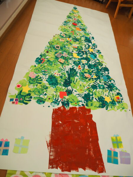 クリスマス工作 ちぎり絵でクリスマスツリーを作ろう♪折り紙をちぎって簡単工作！ 2歳児向け- YouTube