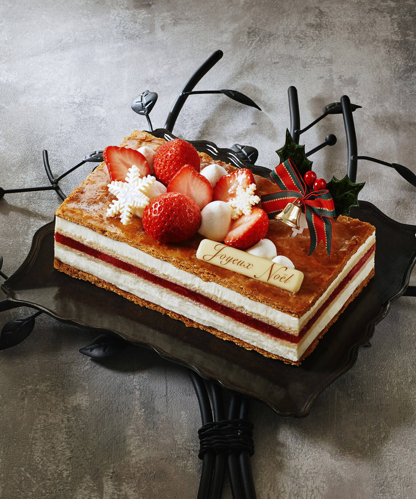 2024年伊勢丹新宿店限定クリスマスケーキが登場！13名のパティシエが「Happy」への想いを込めたケーキデパート・百貨店の最新ニュース