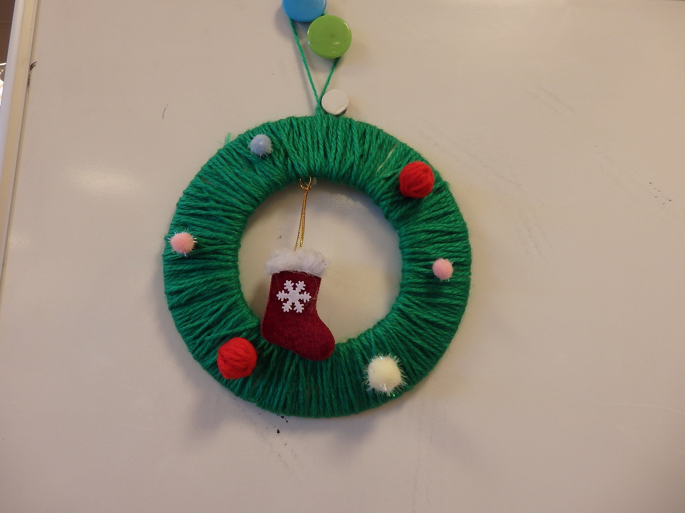 クリスマスリースの製作3選！高齢者レクにもおすすめ 12月 明日の介護をもっと楽しく 介護のみらいラボ 公式