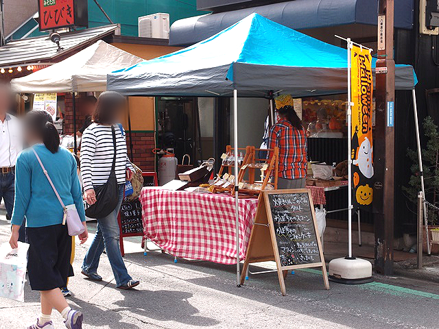 美味しい川越祭り 2014年川越祭り。屋台村は札の辻近くがオススメ。ご当地グルメ屋台が出店中。 – 東上線ナビ