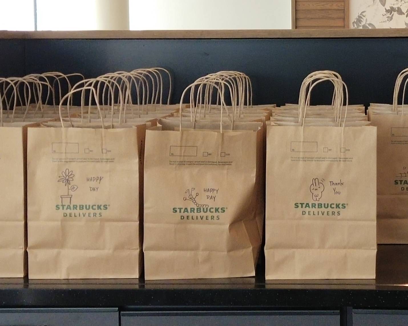 手書きで楽しむ紙袋デザイン：誕生日を彩る個性的なアイデア集