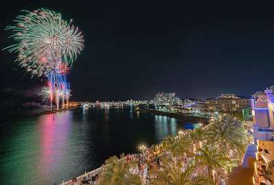 北谷・アメリカンビレッジ 夜風を浴びて巡る、アメリカンビレッジ夜景＆花火クルーズアソビュ