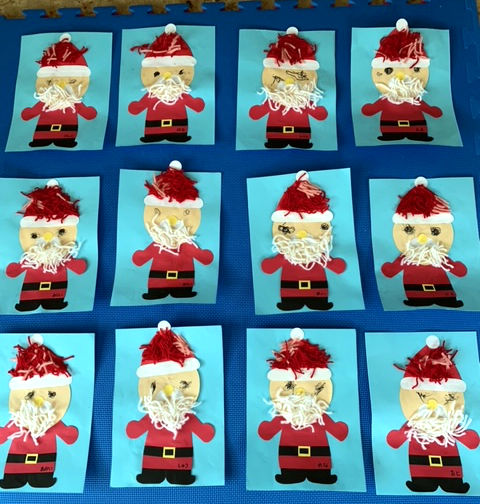 くるくる巻いてパーツを貼るだけ♪簡単サンタクロースエコクラフト・クラフトバンドでクリスマス