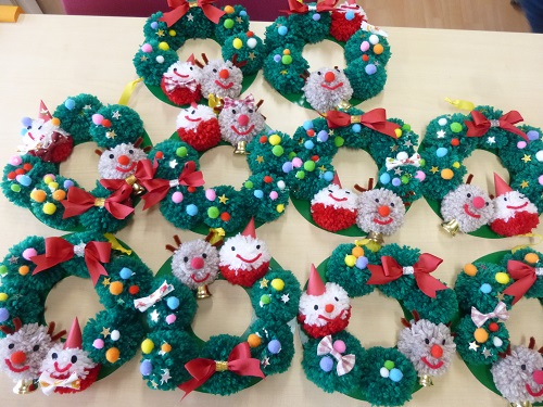 毛糸ボンボンのクリスマスリース🎄CAINZ DIY Square