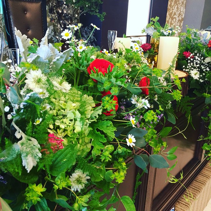 大好きなキャンプテント、キャンプアイテムで作った高砂、ガーデンとマッチしていてとても可愛い🥰 大阪結婚式ガーデン挙式ガーデン挙式大阪大阪プレ花嫁ガーデンウェディングコンセプトウェディングオリジナルウェディング会場装飾