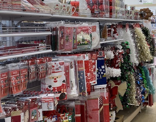 ダイソーのクリスマスラッピング袋やボックス、ブーツがかわいい