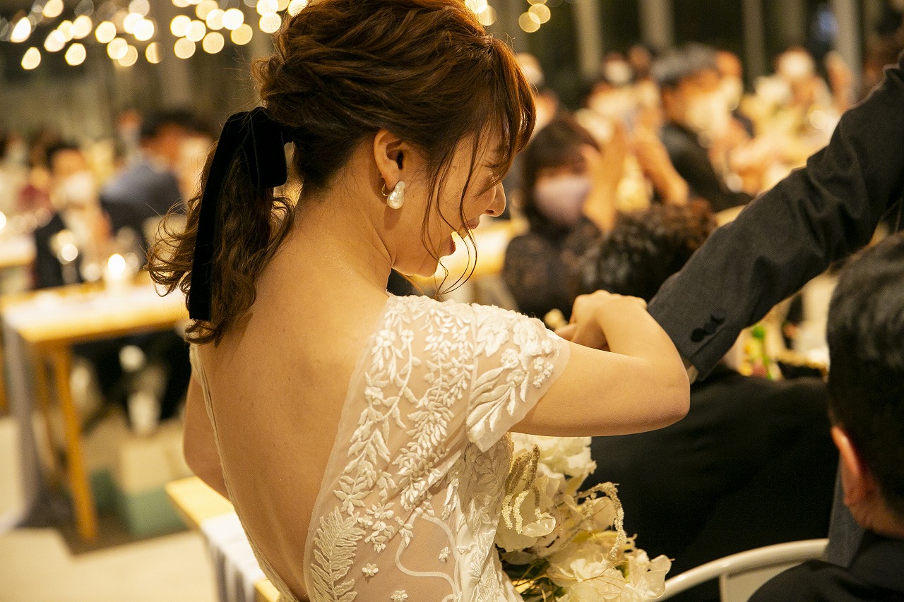 花嫁必見♡アレンジいろいろローポニーテールヘアを特集 * 素敵なウェディングヘア集めました⁂* -DRESSY 公式 ウェディングドレス・ファッション・エンタメニュース