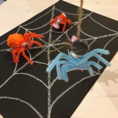 工作遊び032 ハロウィンのオバケにボール当てゲームの紹介 帽子に当てるとオバケの表情が変わる的当てレクリエーション