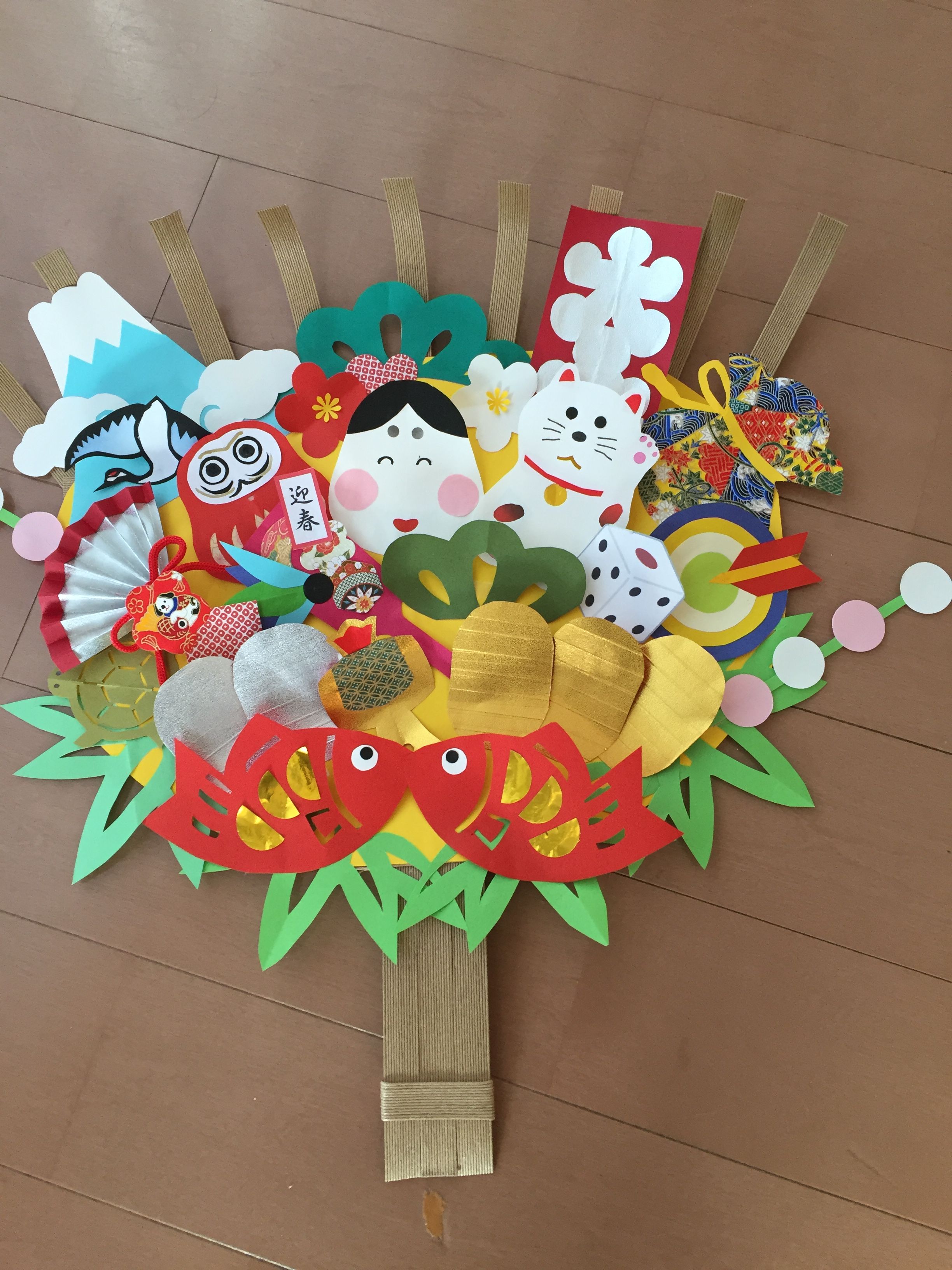 図工人手作り紙工作「門松」でお正月をテーマに飾る１月の壁面図工人