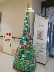 トイレットペーパーの芯でサンタ飾りひぐま家の生活