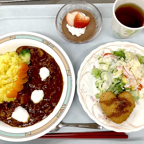 ◯ dinner ◯ ⁡ ⁡ バレンタインごはん🍫 ♡ ⁡ なんと生まれて初めて 、 シフォンケーキを作りました 🥣 ˊ˗ ⁡満足のいく膨らみではなかったけど ほわほわでおいしかった .ᐟ ⁡ ⁡ ⁡ ⁡ ⁡手作りバレンタインバレンタインごはんバレンタイン夜ごはん2025バレンタイン