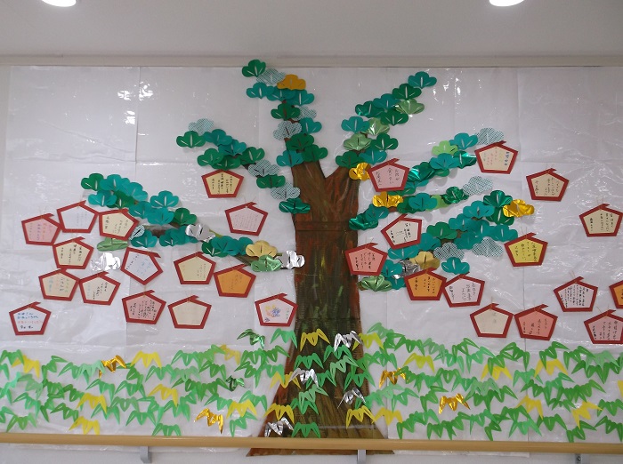 デイサービスセンターひなたぼっこ『お正月壁画作成＆書初め』ひなたぼっこグループのブログ