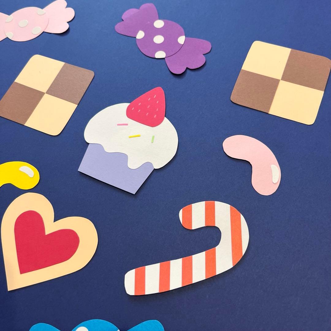 送料無料 色画用紙で作った秋の壁面飾り「カラフルポップなハロウィン♪オバケのお菓子パーティー」10月 保育園 幼稚園風船、キャンディー、ジェリービーンズ、ドーナツ、クッキー - kamimocominne byGMOペパボ国内最大級のハンドメイド・手作り通販サイト