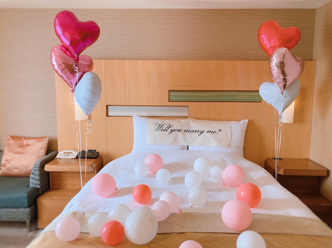 誕生日サプライズ✨ホテル飾り付けSAORI3437が投稿したフォトブックLemon8