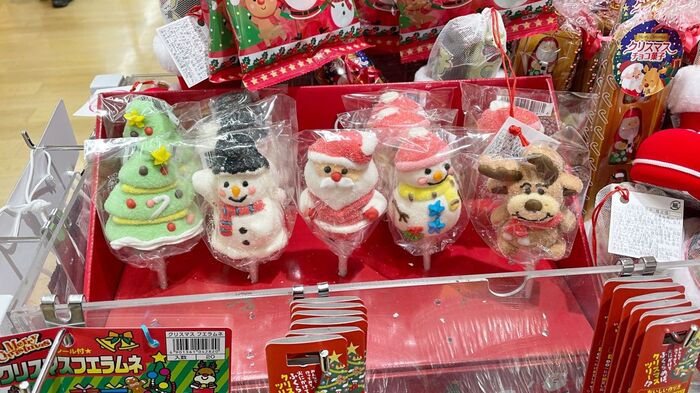 100均ダイソーのクリスマスツリー向けの飾りをご紹介。使えるオーナメントがたくさん♪