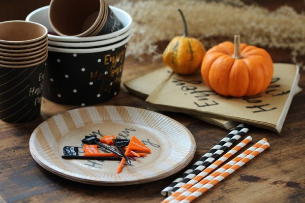 ダイソーハロウィンテーブルクロスでお手軽コーディネートショップのアイデア暮らしニスタ