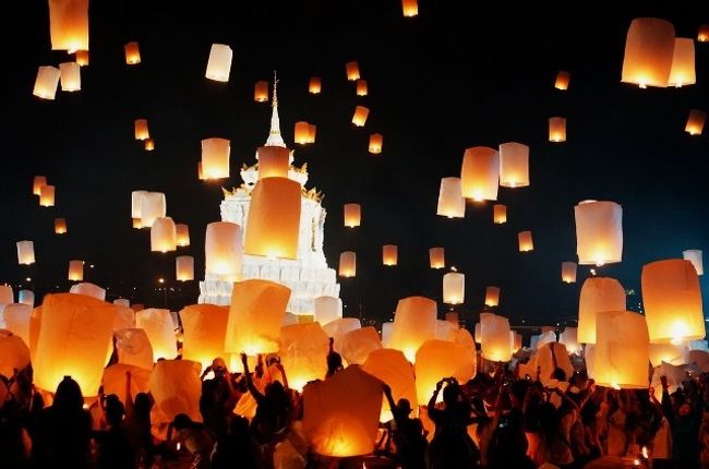 ラプンツェルのモチーフになってるタイ・チェンマイのロイクラトン祭りに今年も参加🇹🇭間違いなく死ぬまでに見たい絶景の一つ！@momo✈︎年間100泊するプロ遊び人タイコムローイ