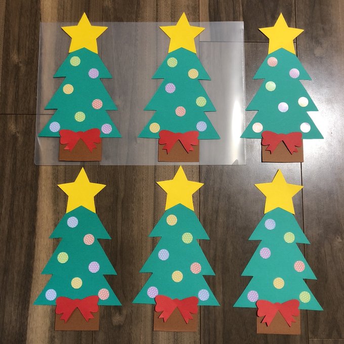 色画用紙で作る簡単でかわいい12月の壁面掲示物「クリスマスツリー」図工人