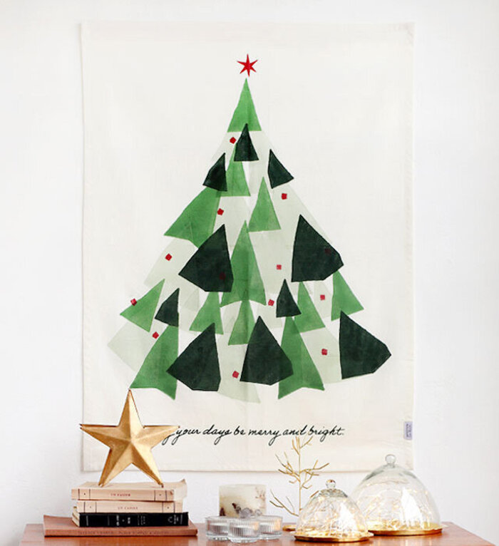 紙で作ったミニクリスマスツリー。 オーナメントは「赤い何か」にしたくって、家にある材料をごそごそしてる時に発見したリボンを使いました ^^クリスマスクリスマスツリーミニクリスマスツリークリスマス飾りクリスマス飾り手作りchristmaschristmastrees