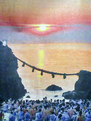 手を合わせたくなるような絶景の夫婦岩の日の出 - TRIPROUD