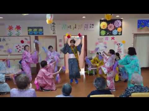 今日のレク～新聞紙ダーツ～