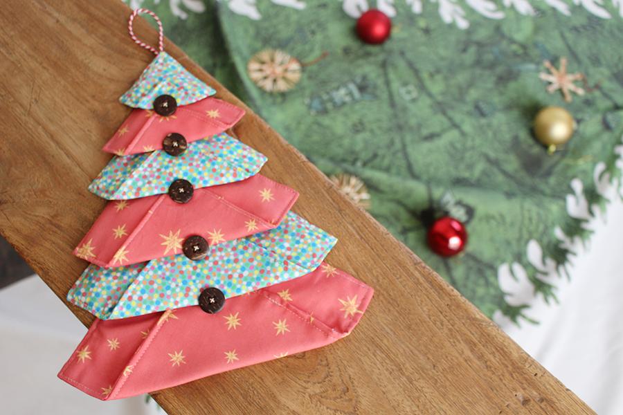 クラフトペーパー クリスマスツリー : 早未恵理の あそび Tips