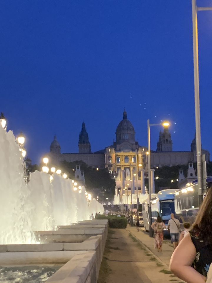 スペイン広場 バルセロナ 、噴水ショーは無料イベント！２０２５年 バルセロナ観光 フリープランなら カタルーニャ観光