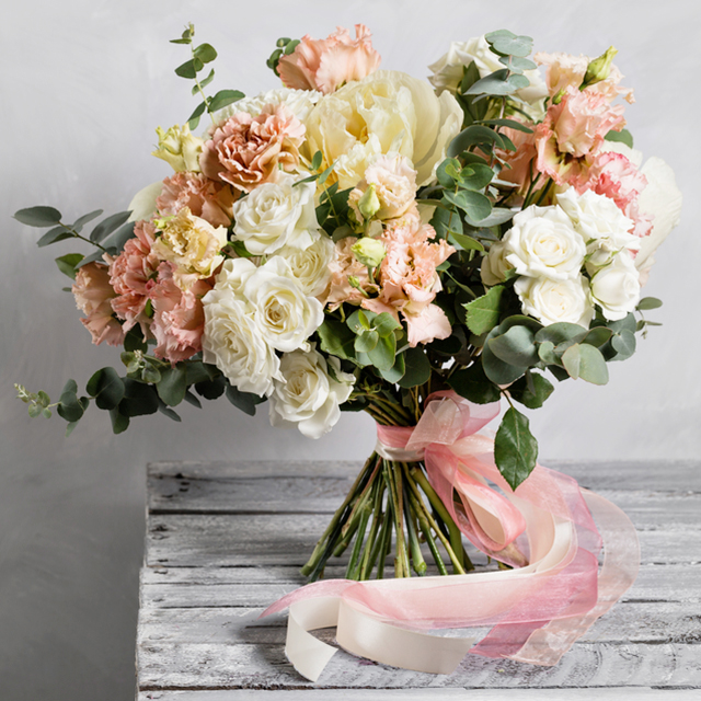 新郎新婦から両親への花束贈呈、花の選び方のポイントは？結婚ラジオ結婚スタイルマガジン