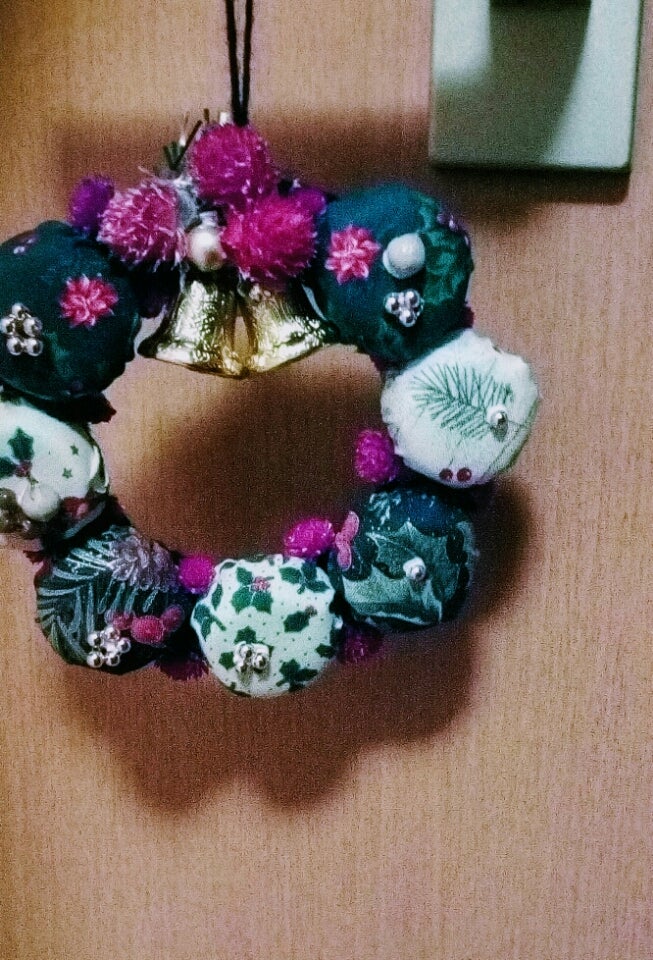 ペットボトルキャップのクリスマスリース – GikaNET