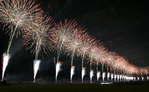 新感動の滝」ナイアガラ花火を動画付きでレビュー感想と設置や点火のコツ - 斉藤商店 茨城県結城市