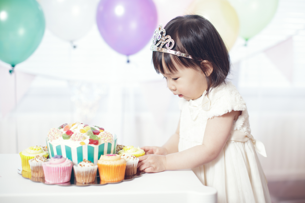 3歳誕生日 パーティーの飾りつけは子供と一緒に。100均アイテムを活用しました。 - りんごの時間