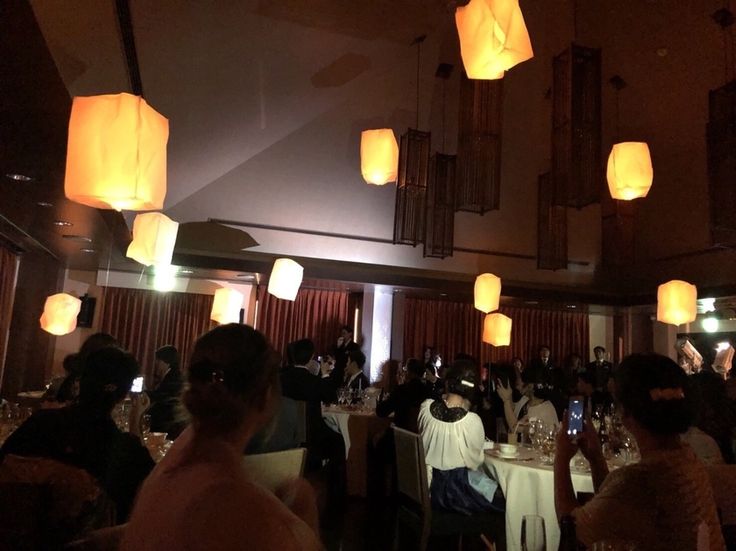 結婚式を幻想的に彩る「ランタン」コーディネートで美しいナイトウエディングをマイナビウエディング プレミアムヴェニュ