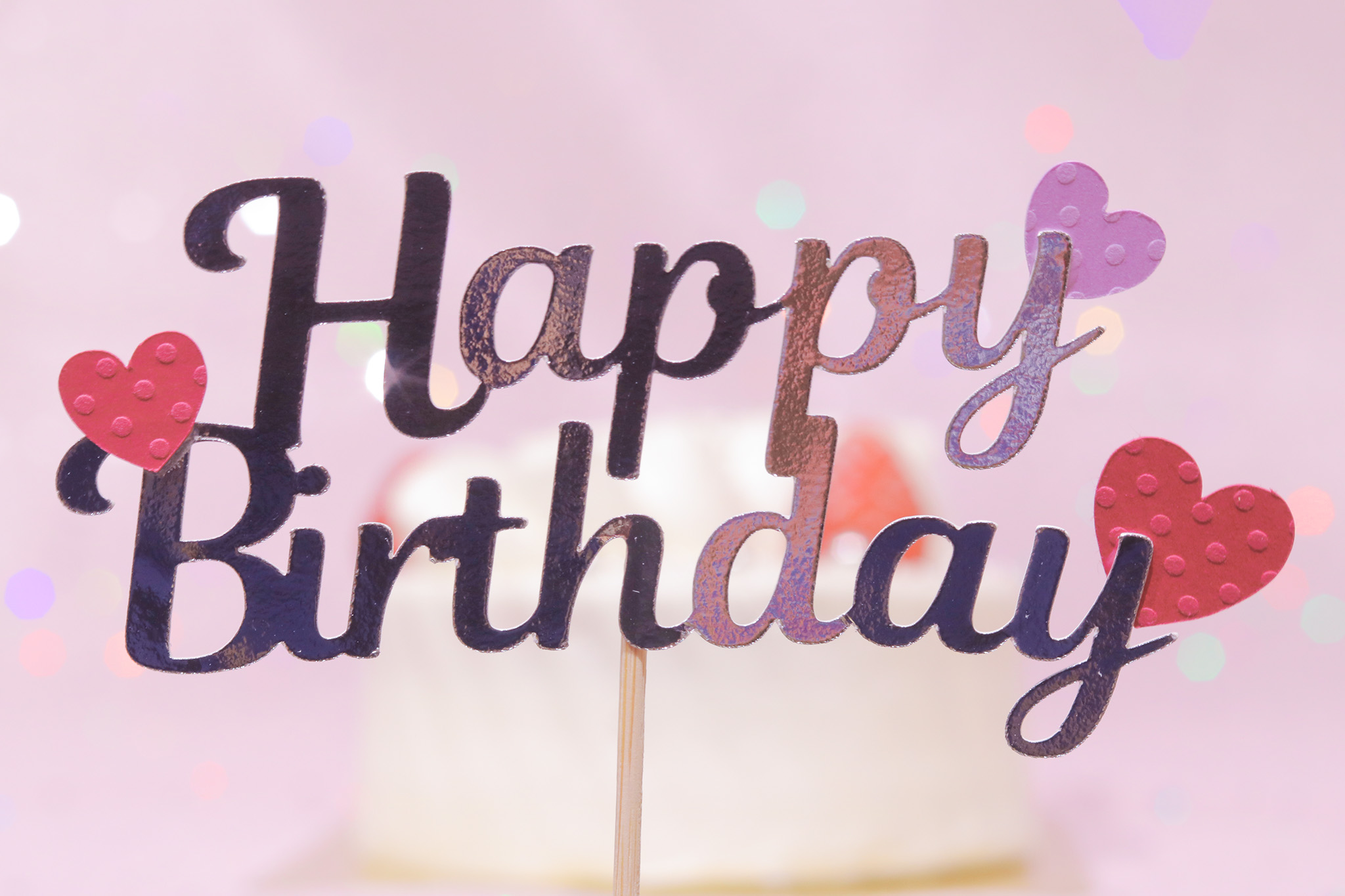 誕生日ケーキのHappy Birthdayイラストのフリー素材イラストイメージ