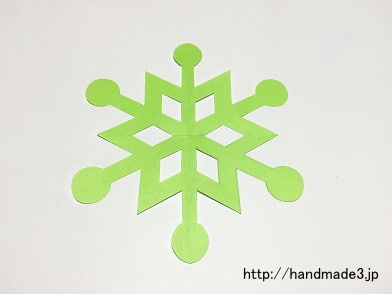 クリスマス飾りの手作り折り紙 切り絵でおしゃれに！作り方切り方をご紹介│子供と楽しむ折り紙・工作