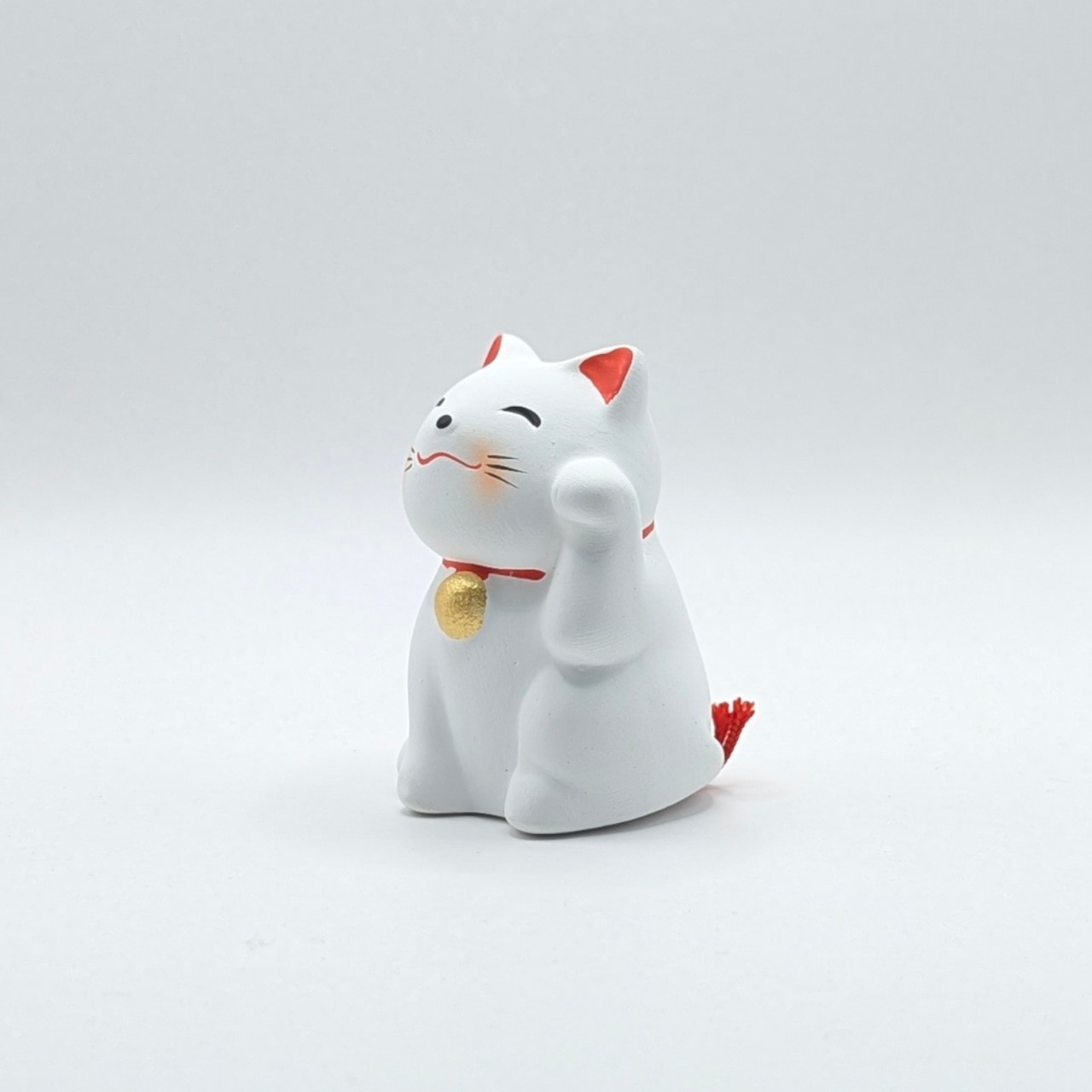 幸運の“白猫”がリアルにいる!? 招き猫発祥の地・浅草「今戸神社」へ