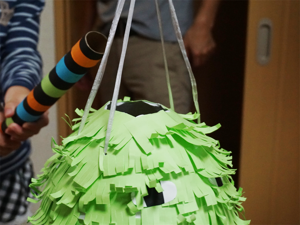 100均グッズで簡単手作り！「ピニャータ」で、ハロウィンを盛り上げよう! 工作レシピUZUZU