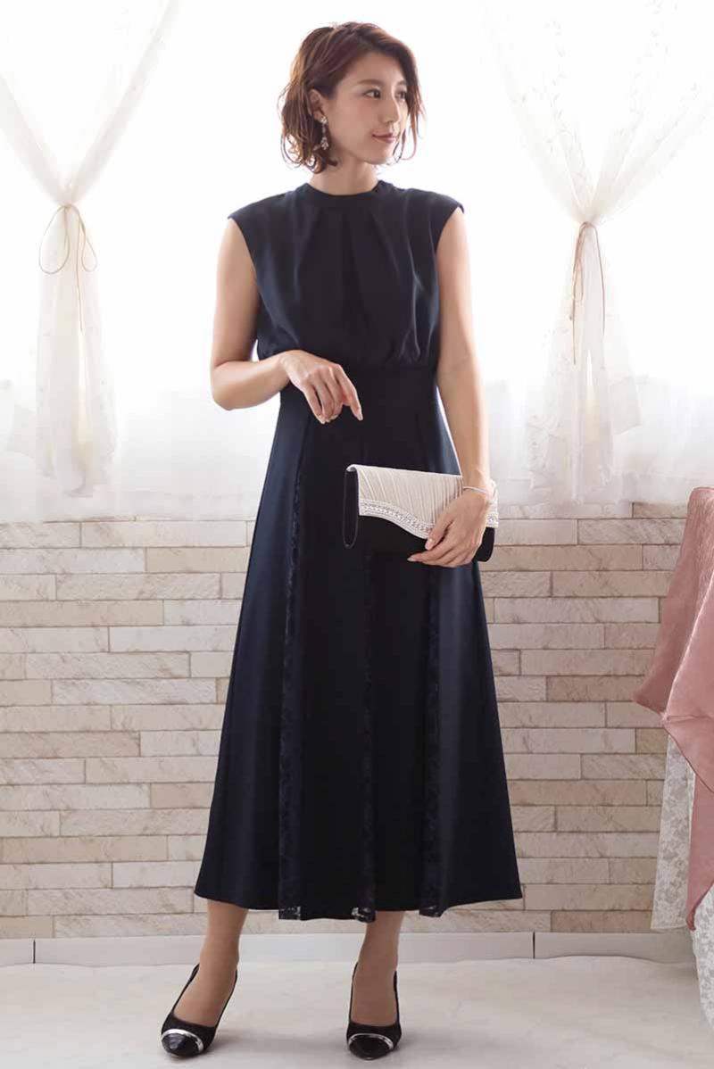 錦糸風のレースを切り替えたシフォンロングドレス。 ドロスト袖でギャザーを寄せ、トレンドも取り入れたデザインです。ハイネックできちんと感もあり、幅広い世代に◎ ♢ ブルーグレー Mサイズドレスレンタルお呼ばれドレス沖縄結婚式リゾートウエディング