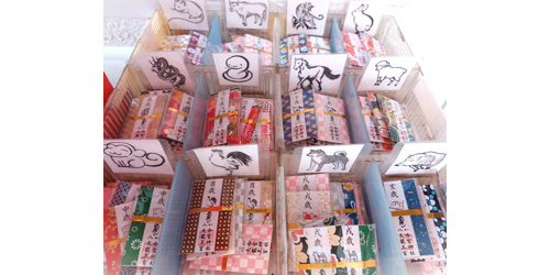 ガリレオ в X: „秩父神社に初詣。数あるお守りの中から、申年に因んで「お元気三猿根付守」を選びました。https:t.co yRtwWKULkl“X