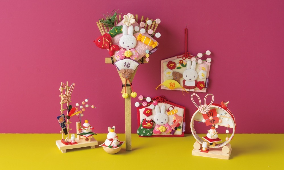 2024.12.25 チョコのお家にサンタが来ました🎅🏻🎄.* フラワーミッフィーのほわほわローズちゃんとおやつ堂鎌倉のお正月飾り🎍今年の冬も良き始まりです😌ミッフィーミッフィーグッズflowermiffyミッフィー好きと繋がりたいフラワーミッフィーミッフィー