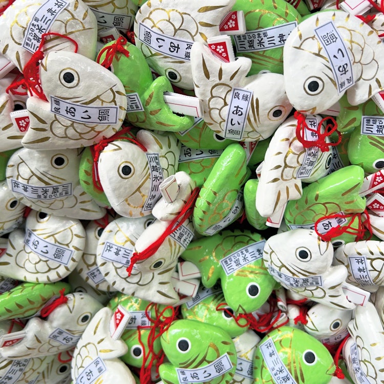 The Kawagoe Hikawa-jinja shrine of marriage- where the chimes of the furinwind chimesand the taired snappermikujifortunesbring about goodluck in love. - 川越 水先案内板