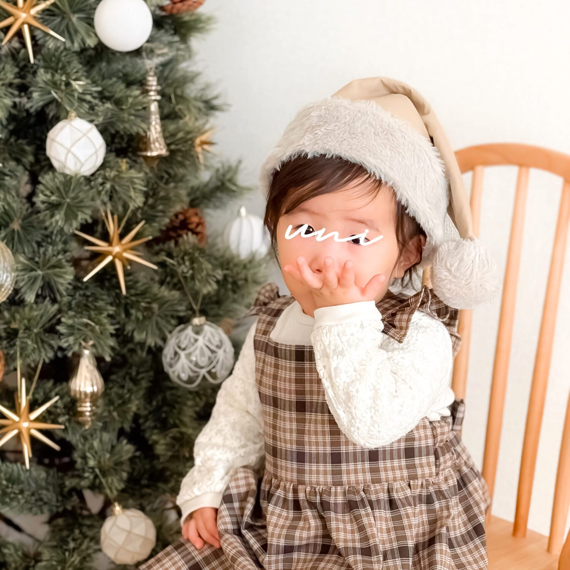 クリスマス折り紙 簡単なサンタクロースの帽子 の折り方子どもが楽しめる！手順を写真で解説保育士・幼稚園教諭のための情報メディア ほいくis ほいくいず