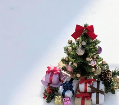 青い光のクリスマスツリー 写真素材679837- フォトライブラリ