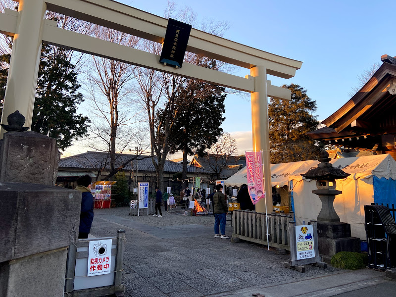 立川フォト 真夜中なのに初詣客でごった返す年越し直後の立川諏訪神社 2024年1月1日午前1時いいね！立川