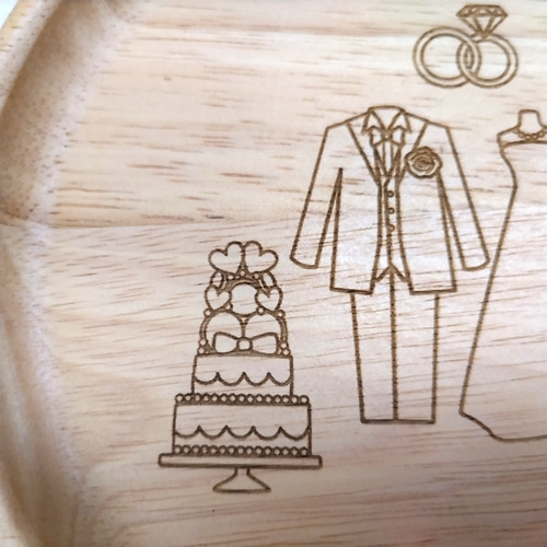 Happy birthday, Happy wedding. おめでとうの日にスペシャルなデザートプレートをご用意しております。お電話でも当日ご来店時でも承りますので、お気軽にお申し付けください。 皆さまのご来店をお待ちしております。テラス 結婚式二次会 ウェディング レストラン