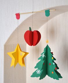 折り紙の吊るし飾り クリスマスver.ブーツとスティックキャンディで飾りつけ♪│子供と楽しむ折り紙・工作