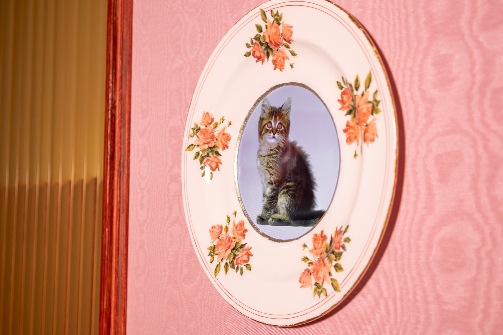 🪶⚡️ ハリーポッターのスタジオツアーで アフタヌーンティー🫖 施設内のアフヌンだしと思って 全然期待していなかったのに、想像以上のクオリティのヌン茶が楽しめました！！🥰✨ みぞの鏡や賢者の石、魔法の杖風、死の秘宝チョコなどのハリポタらしいモチーフと