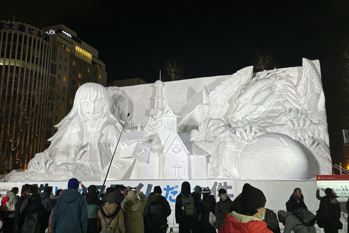 さっぽろ雪まつり開幕 雪氷像、色鮮やかにライトアップ毎日新聞