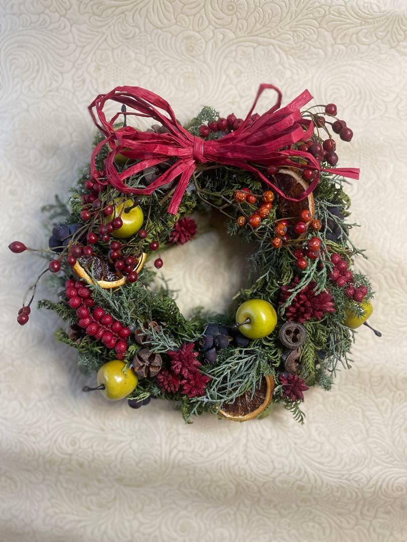 作例 布ボールの手作りクリスマスリース。保育園でおすすめの飾り保育士・幼稚園教諭のための情報メディア ほいくis ほいくいず