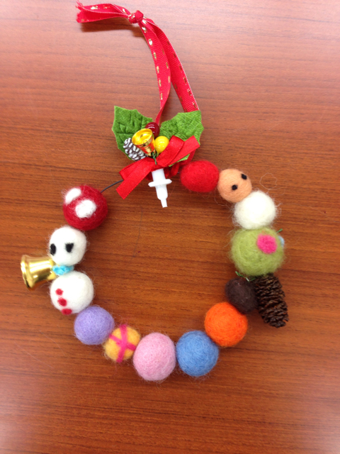 DAISO造花 クリスマスボールだけで豪華リース！〜ダイソー700円！ 100均DIY