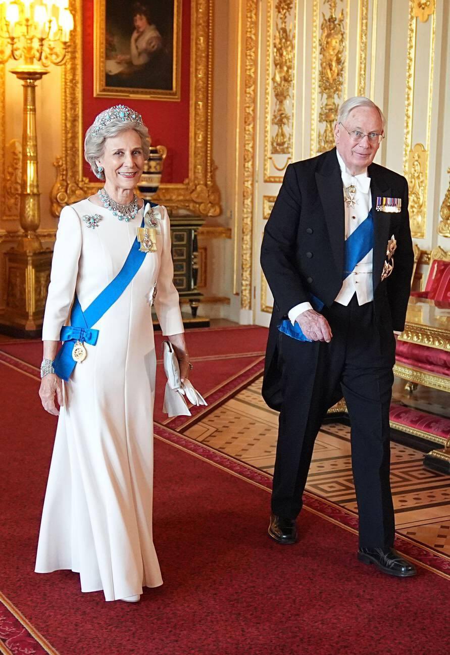 チャールズ国王 秋篠宮ご夫妻と“ポケットに手を入れて”懇談写真が「塩対応」と波紋 癖を指摘する声も女性自身